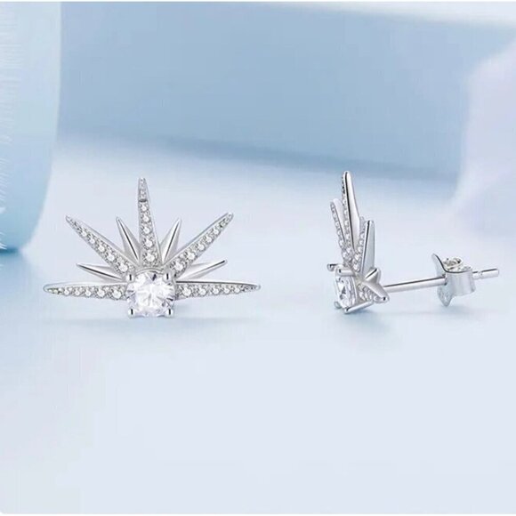 NWT Dainty Star Stud Earrings S925 Sterling Silver Cubic Zirconia Celestial - Picture 9 of 9